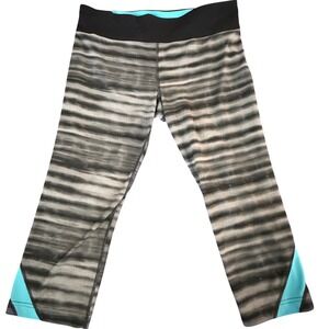 Under Armour Women's Gray Striped AllSeasonGear Fitted Capri Leggings - L